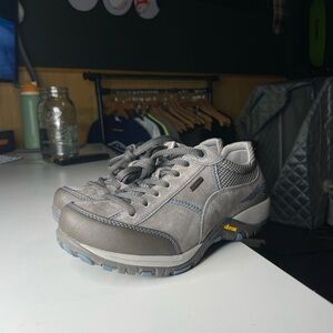 Dansko Paisley waterproof walking shoes in grey woman’s size 7